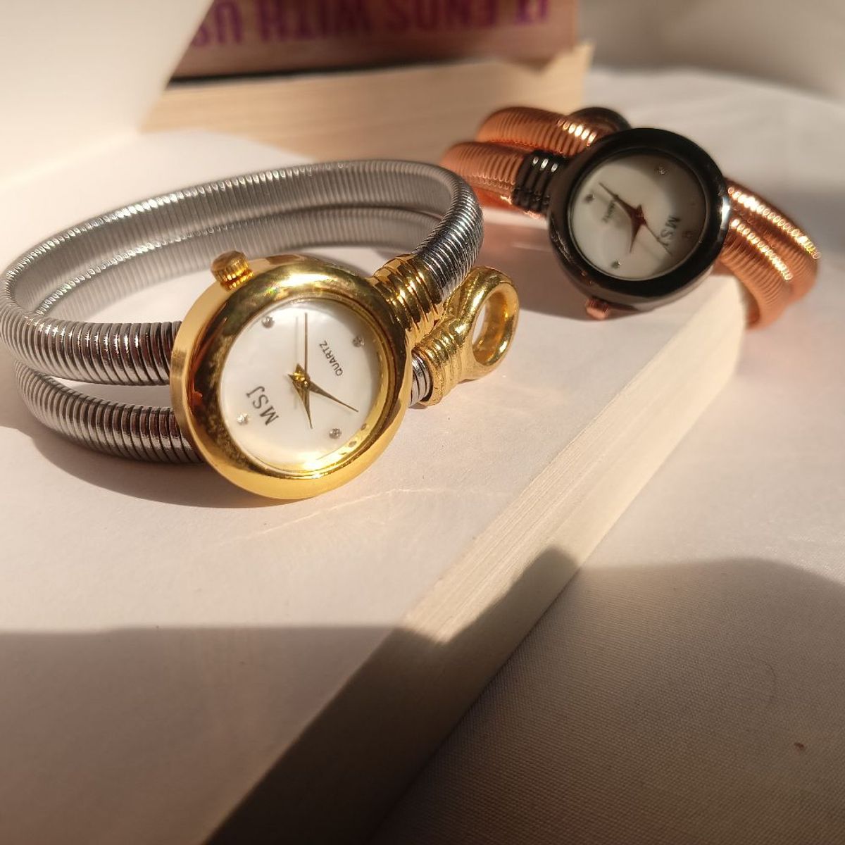 Spiral Analogue Wrist Watch (silver)