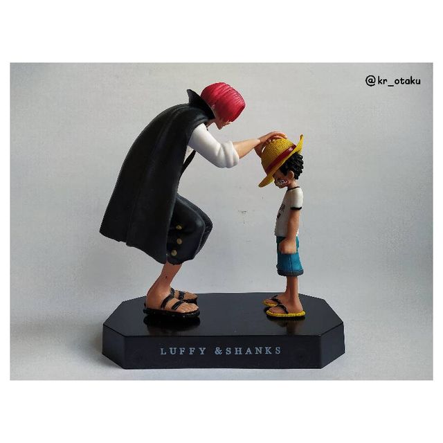 LUFFY AND SHANKS