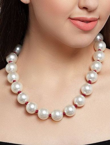 White Pearl Handcrafted Necklace