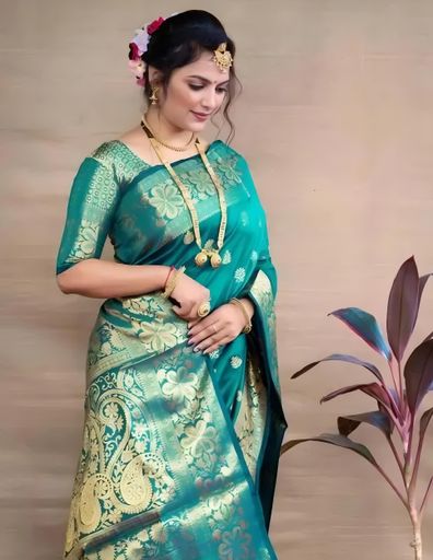 Banarasi Banarasi Silk Green Jacquard Saree With Blouse and tussels.Name: Banarasi Banarasi Silk Green Jacquard Saree With Blouse and tussels