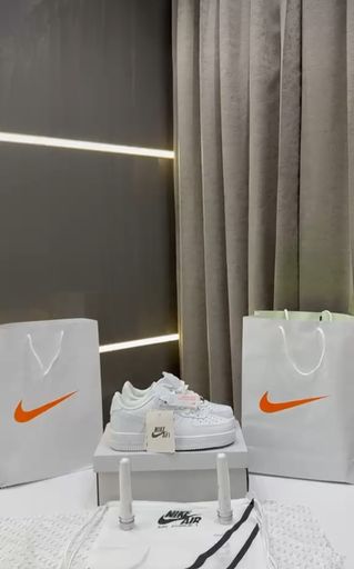 Nike white shoes with free accessories.. 