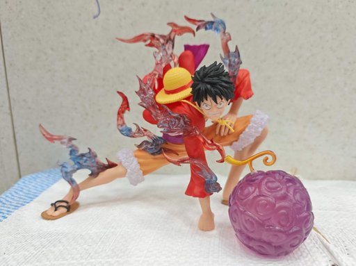 LUFFY WITH FRUIT 