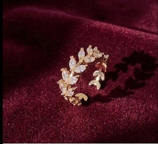 Leaf cut diamond embedded ring ✨