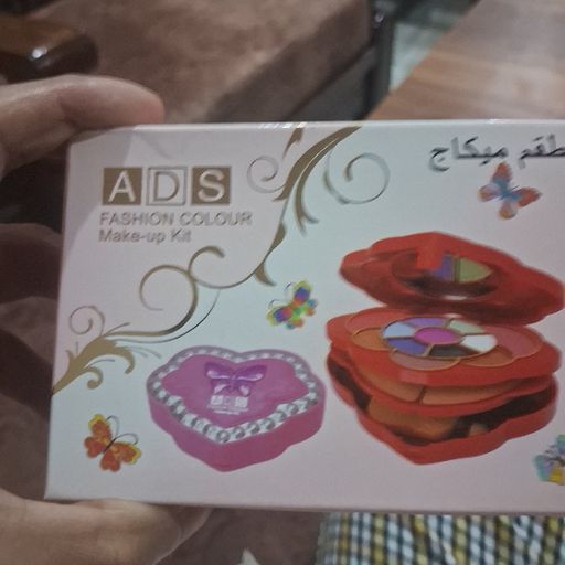 Ads Makeupkit  