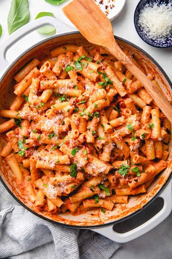 Full mixed sauce pasta 