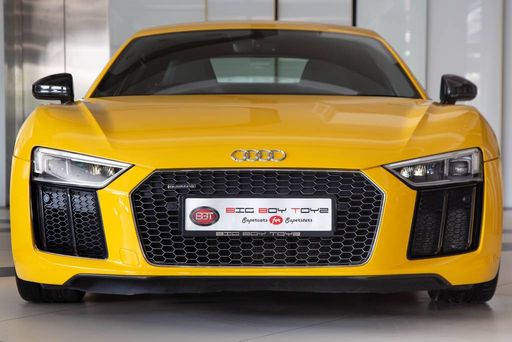 AUDI R8 V10 PLUS