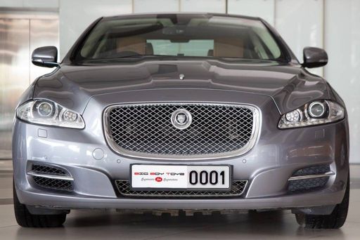 Jaguar XJ L Portfolio 