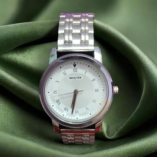 Elegant Silver Metalic Timepiece