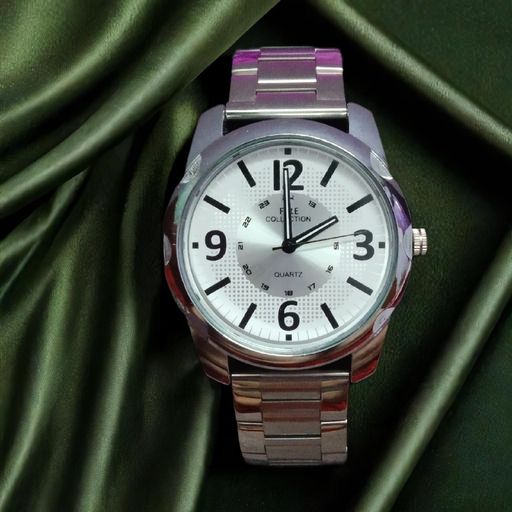 Luxe Timepiece with Round Dial