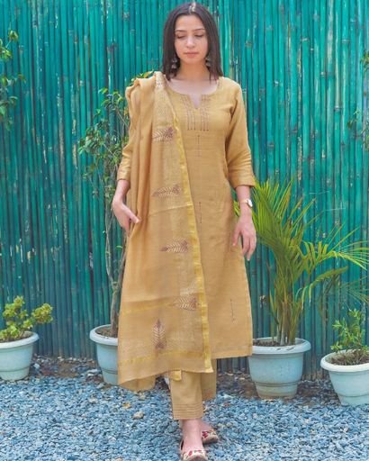 CHANDARI SUIT