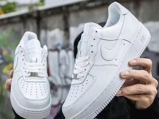 SPORTS SHOES