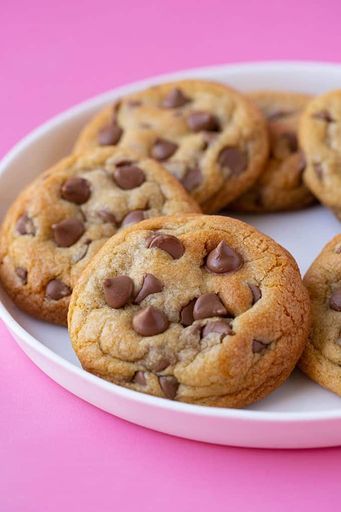 CHOCOLATE CHIPS COOKIES