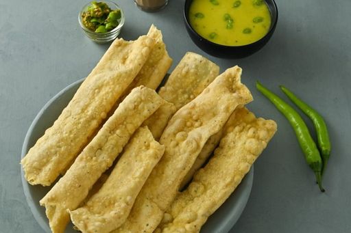 Fafda With Kadhi and Pickle 