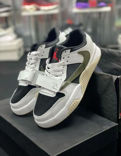 AIR JORDANS RETRO Travis Scott NOIRE – Showroom Quality with Free Shipping | Sizes 40-45