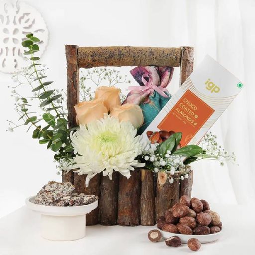 Gourmet Treats in Gift Basket Hamper 