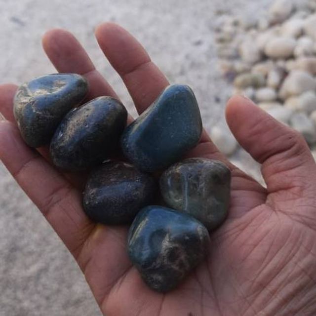 Emerald Glimmer Green Marble Pebbles