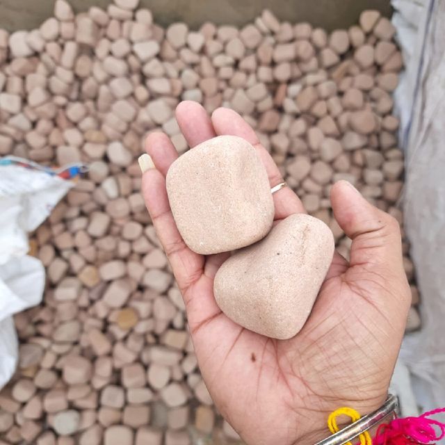 Dholpur pink pebbles size 1 to 4 inch  