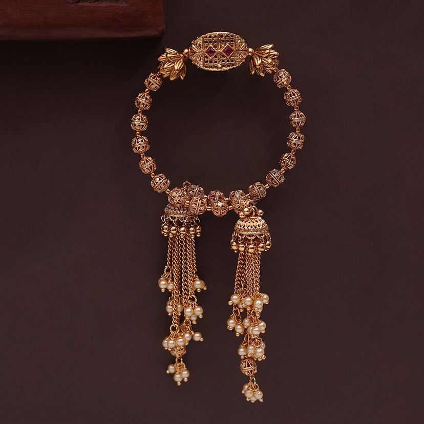 Golden Svelte Adjustable Bracelet