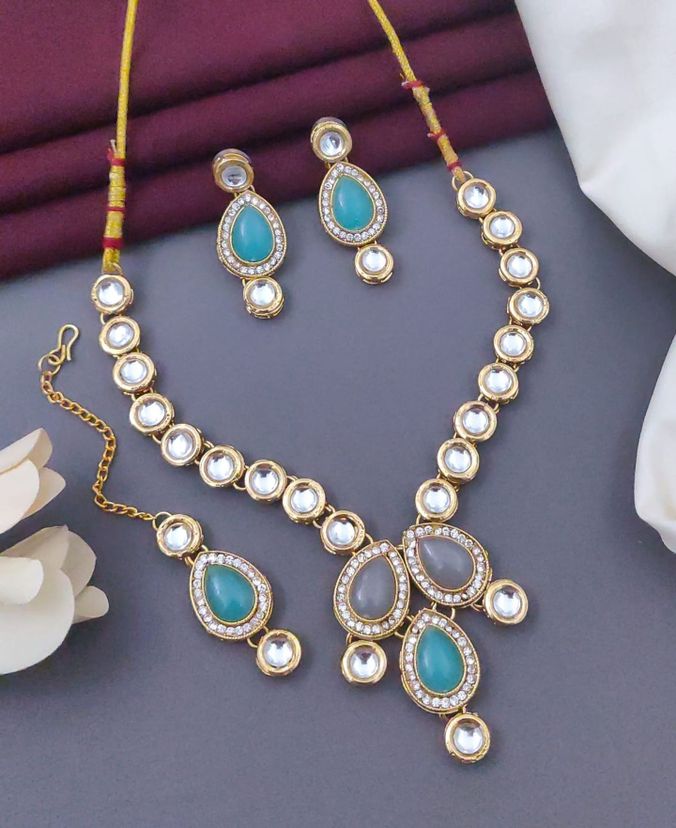 Elegant Ethnic Kundan Necklace Set