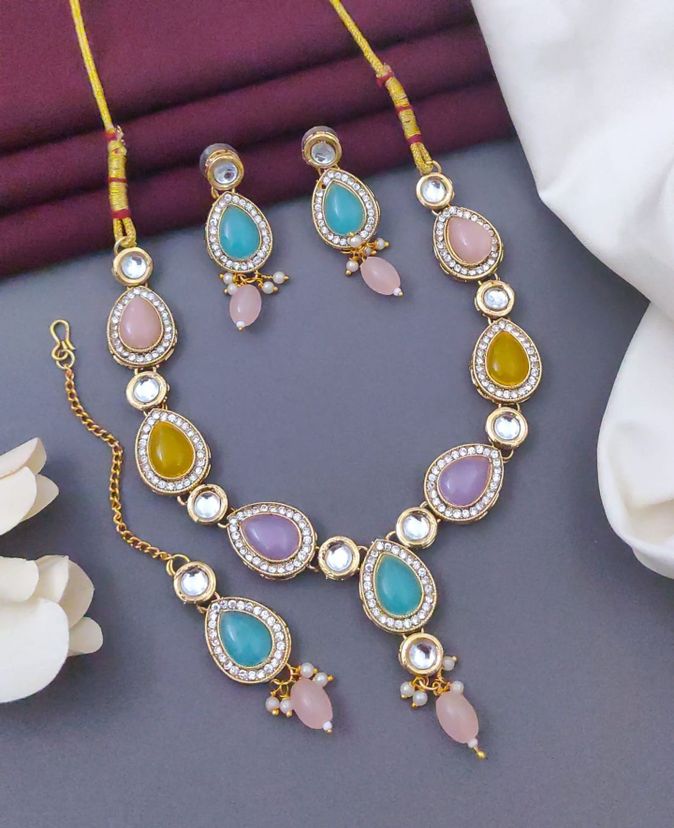 Traditional Indian Kundan Necklace Set