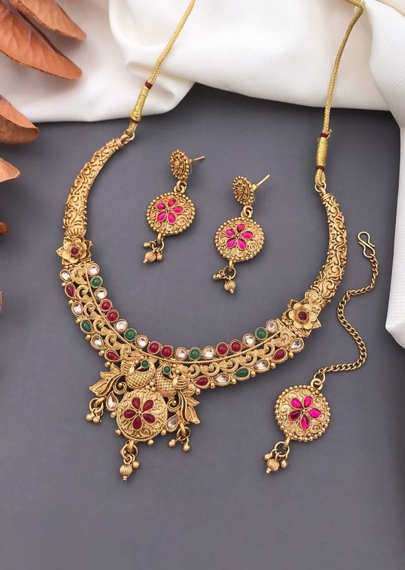 Vintage Elegance Antique Necklace Set