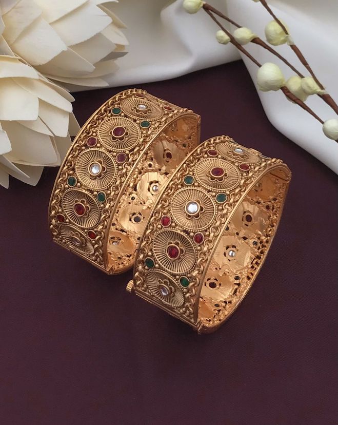 Vintage Charm Gold-Plated Bangle